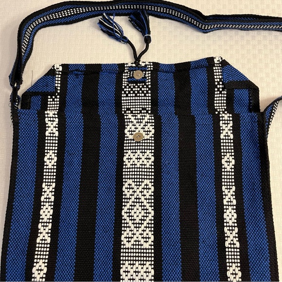 Large boho woven crossbody bag - Picture 4 of 9